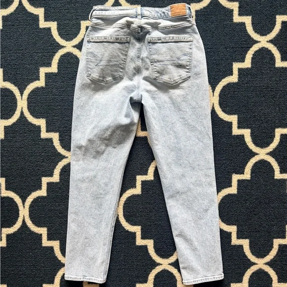American Eagle Mom Jean – Light Wash – Size 4 Regular - Picture 3 of 7